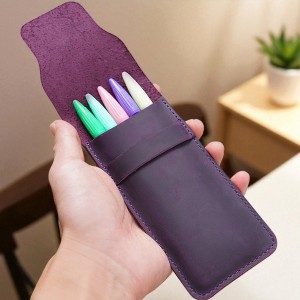 Suport Din Piele Naturala Mov Pentru Instrumente De Scris Suport Din Piele Naturala Mov Pentru Instrumente De Scris