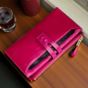 Portofel Fuxia Cu Butoni Si Protectie RFID