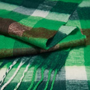 Fular Verde Cu Motive Si Franjuri Fular Verde Cu Motive Si Franjuri