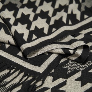 Esarfa Cu Lana Gri Si Imprimeu Houndstooth Esarfa Cu Lana Gri Si Imprimeu Houndstooth