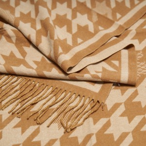 Esarfa Cu Lana Camel Si Imprimeu Houndstooth Esarfa Cu Lana Camel Si Imprimeu Houndstooth