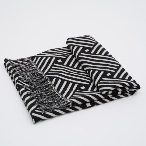 Esarfa Dubla Neagra Cu Imprimeu Geometric Esarfa Dubla Neagra Cu Imprimeu Geometric