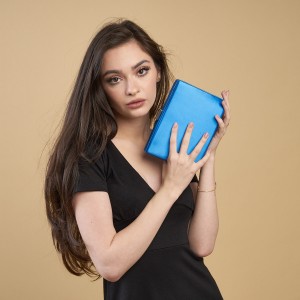 Clutch Tanya Albastru Tip Caseta Cu Lant Argintiu Clutch Tanya Albastru Tip Caseta Cu Lant Argintiu